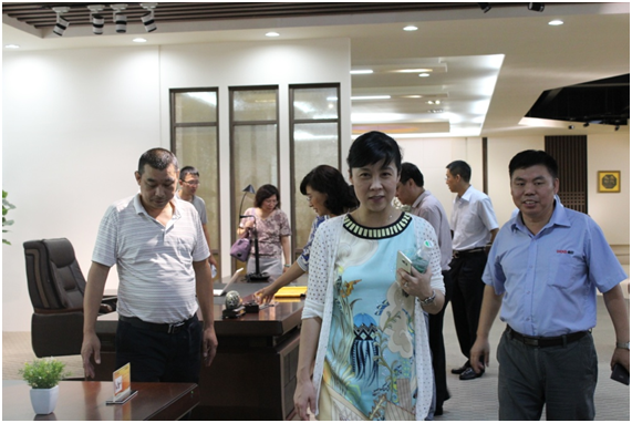 朱麗紅副總對產(chǎn)品滿意 朱麗紅副總對產(chǎn)品滿意