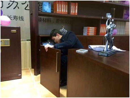 劉總親身調(diào)教文件柜門 劉總親身調(diào)教文件柜門