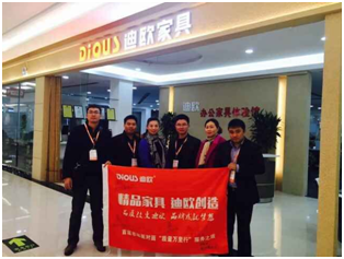 武漢金鑫迪歐謝經理與迪歐代表合影 武漢金鑫迪歐謝經理與迪歐代表合影