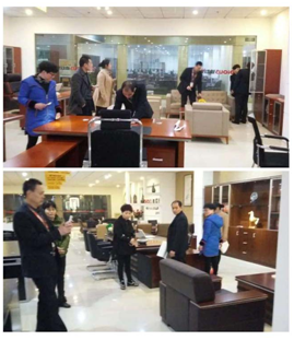 袁總與劉廠檢查產品問題 袁總與劉廠檢查產品問題