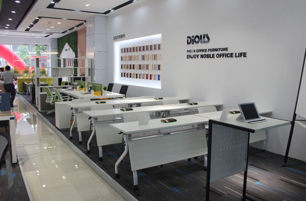 店內(nèi)培訓(xùn)桌系列一角 店內(nèi)培訓(xùn)桌系列一角