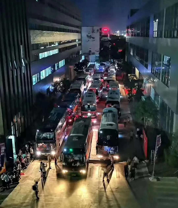 迪歐家具參會(huì)員工出發(fā)廣州博覽會(huì)