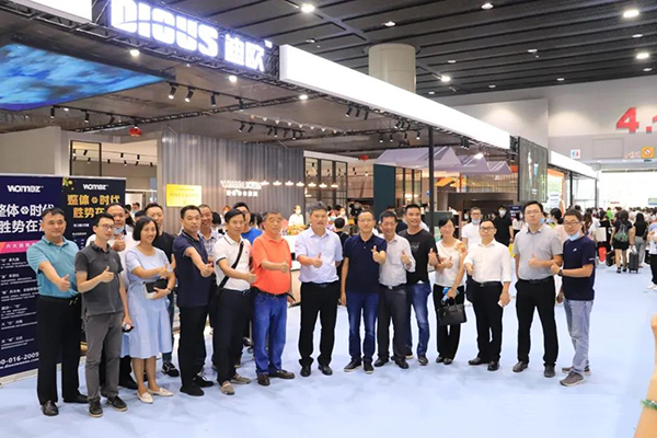 江門市新會(huì)區(qū)睦洲鎮(zhèn)黨委書記陳振平、鎮(zhèn)長鐘偉堅(jiān)等領(lǐng)導(dǎo)一行