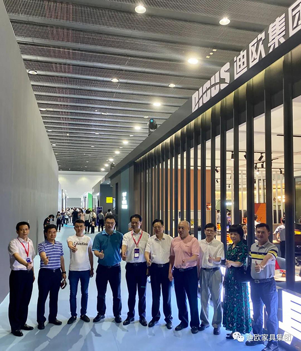 江門、中山兩地市、鎮(zhèn)和行業(yè)協(xié)會(huì)領(lǐng)導(dǎo)一行