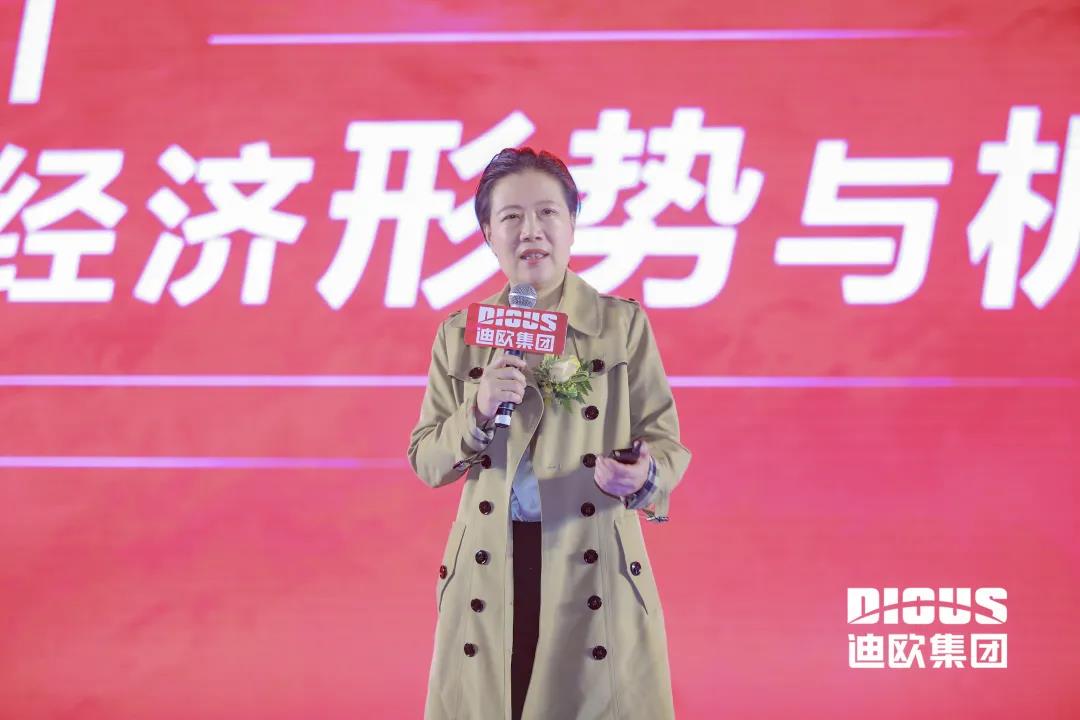 著名財(cái)經(jīng)作家葉檀現(xiàn)場(chǎng)分享《2021宏觀經(jīng)濟(jì)形勢(shì)與機(jī)遇》