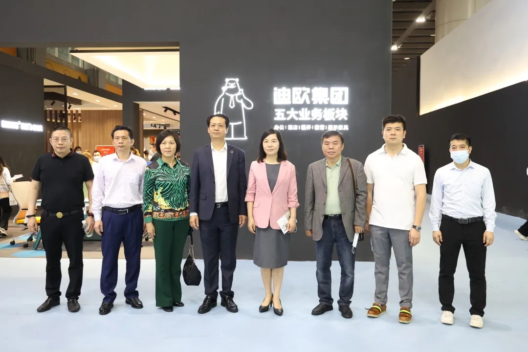 級領導及行業專家蒞臨迪歐集團展位參觀指導