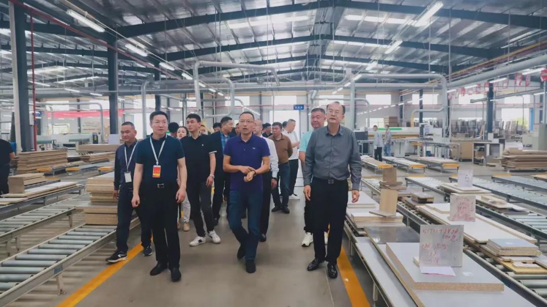 迪歐家具集團有限公司董事長黃壽金受聘東寶招商大使 迪歐家具集團有限公司董事長黃壽金受聘東寶招商大使