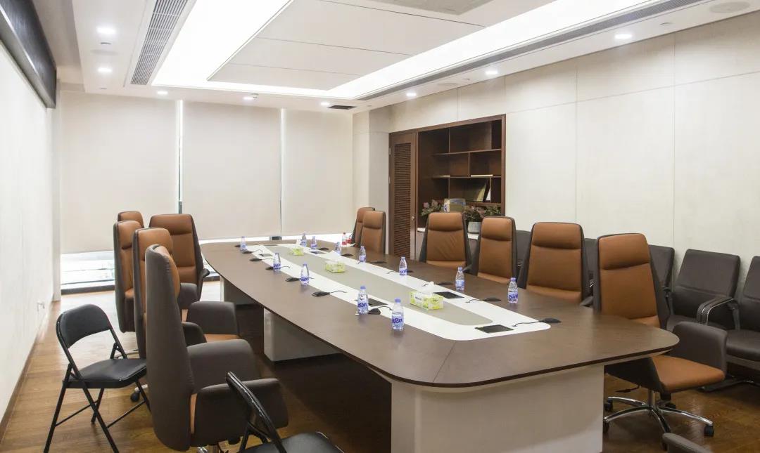 高級(jí)會(huì)議室